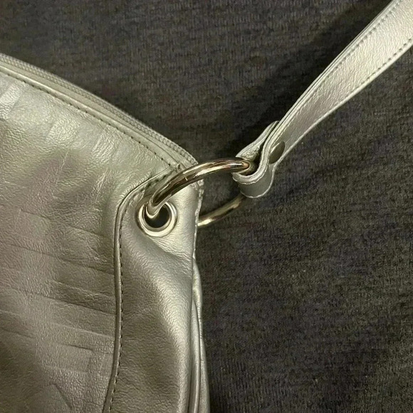 Vintage Due Fretelli Silver  Embossed Tooled Logo Leather Crossbody Handbag - Picture 3 of 8